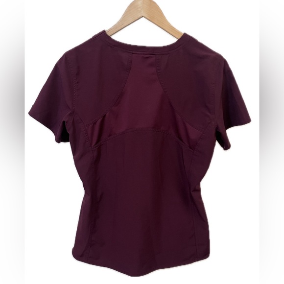 Med Couture Energy Women's Racerback V-Neck Shirttail Scrub Top, Wine - Picture 4 of 6